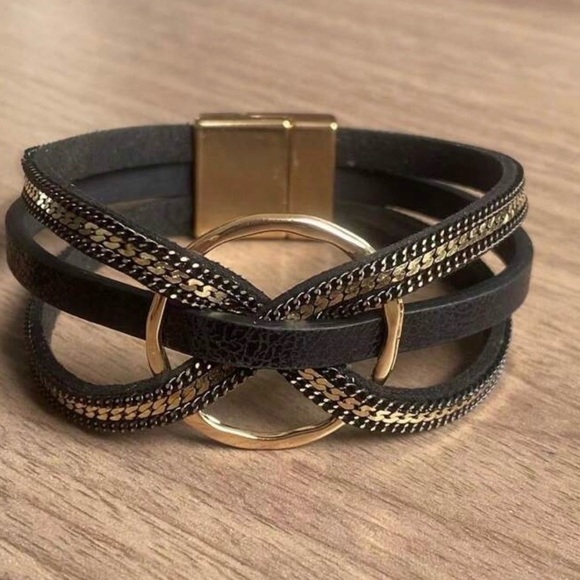 unbranded Jewelry - Chic Black and Gold Bracelet